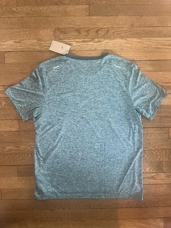 Nike Men’s Green 365 Top - Picture 2 of 2